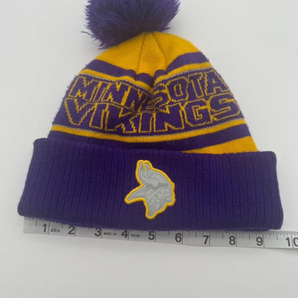 NFL Team Apparel Minnesota Vikings Youth Beanie Purple Knit Hat Kids Boys Girls